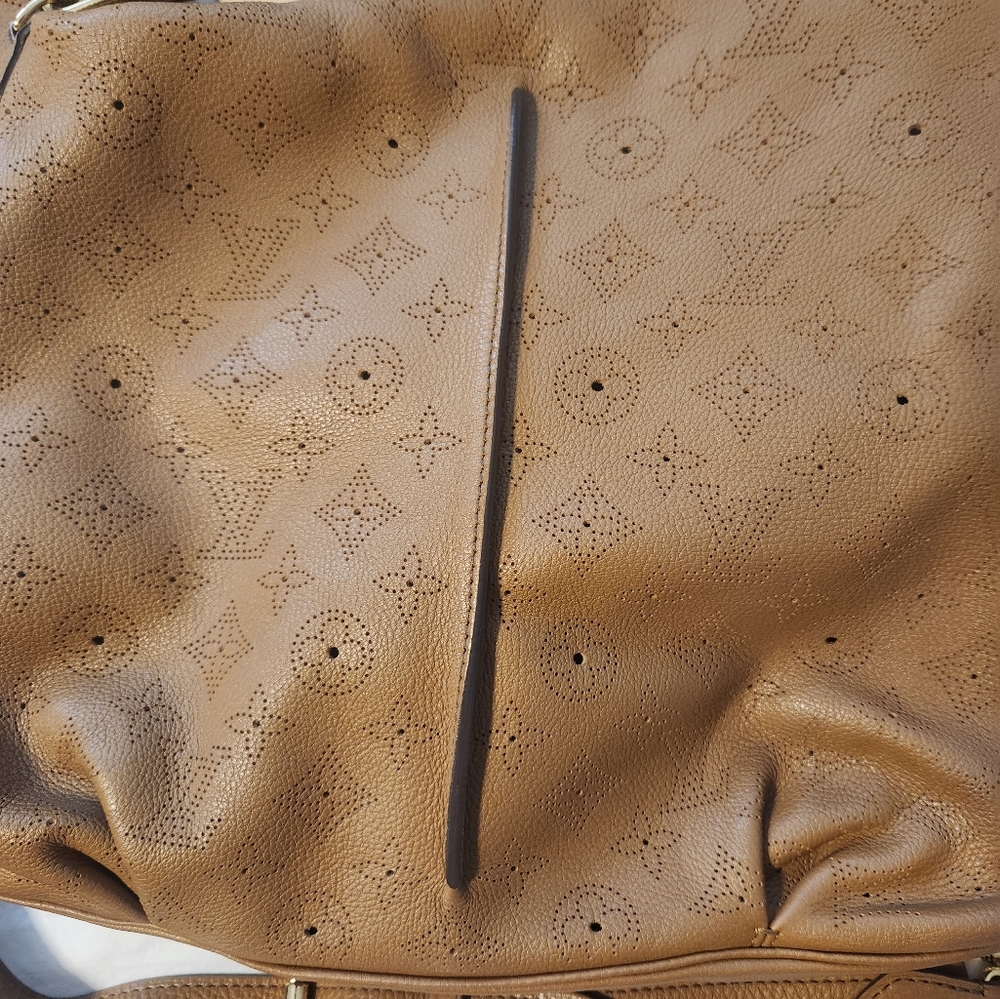 Louis Vuitton Mahina Hobo PM - Picture 5 of 10